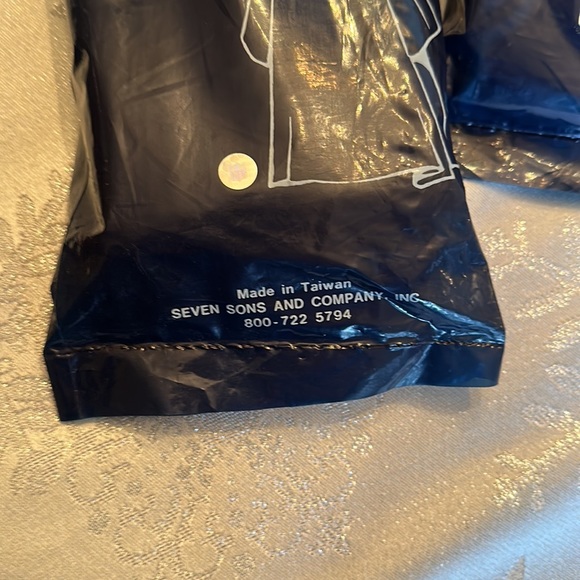 2 New England Patriots Collector’s Rain Poncho (NWT) - Picture 5 of 6